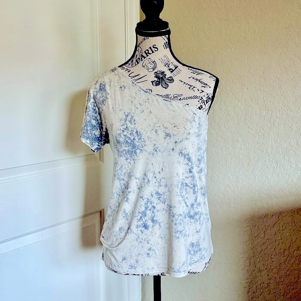 American Eagle Outfitters Soft and Sexy Asymmetrical One Shoulder Sleeve
